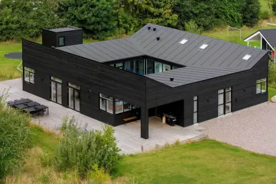 Ferienhaus mit Terrasse, Sauna und Pool