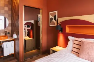 Boetiek hotel Parel aan de Zaan near Zaanse Schans and Amsterdam