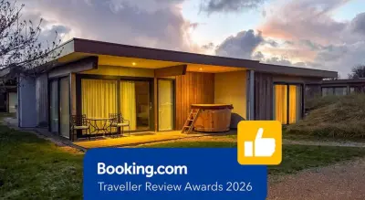 Lodge mit Garten, Whirlpool und Terrasse