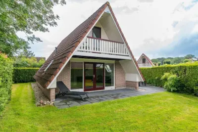 Ferienhaus mit Garten und Pool