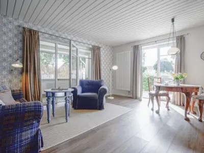 Wohnung mit Pool, Terrasse und Garten | Panoramablick