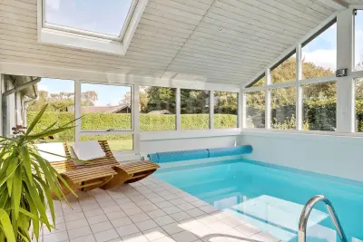 Ferienhaus mit Pool, Grill und Terrasse