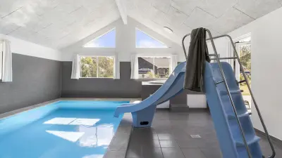 Ferienhaus mit Terrasse, Whirlpool und Garten
