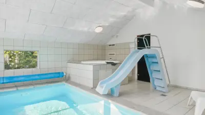 Ferienhaus mit Sauna, Terrasse und Whirlpool