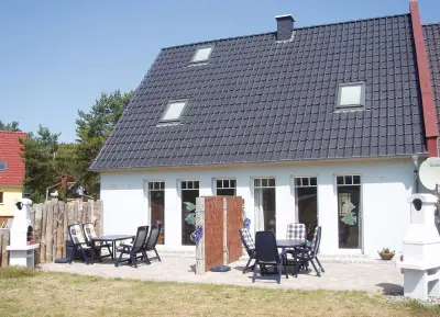Ferienhaus mit Grill, Terrasse und Pool