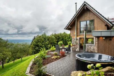 Chalet mit beheiztem Pool, Garten und Sauna | Bergblick