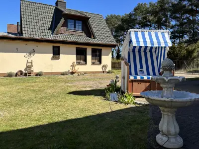 Ferienhaus mit Garten, Terrasse und Pool | Seeblick