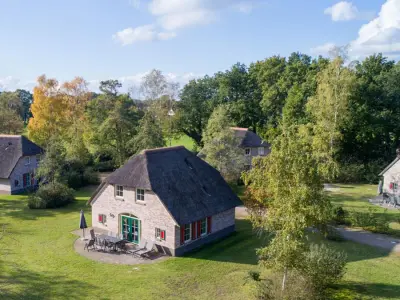Familienorientiertes wunderschönes Ferienhaus mit beheiztem Pool, Sauna und Terrasse