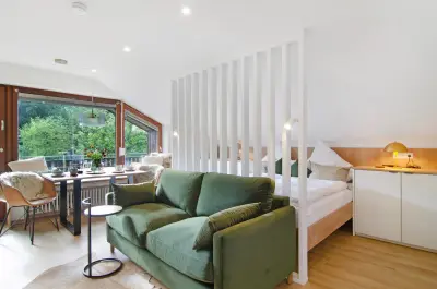 Einzimmerapartment "Schönwald-Nest" mit Waldblick, Pool, Balkon und Wi-Fi