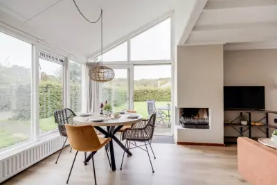 Ferienhaus mit Garten und Pool