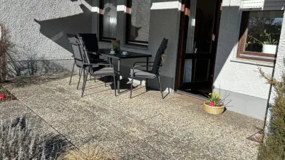 Wohnung mit Pool, Terrasse und Garten | Stadtblick