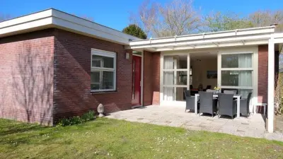 Ferienhaus mit Pool und Garten