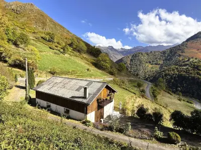 Maison avec jardin et barbecue | Vue montagne