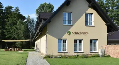 Apartment mit Terrasse, Pool und Garten