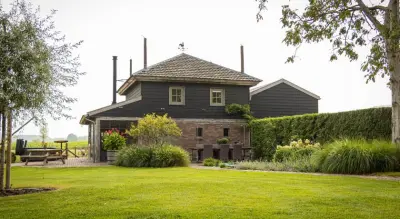 Ferienhaus mit Pool und Whirlpool