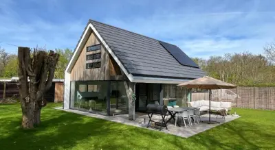 Voll ausgestattetes Ferienhaus mit beheiztem Pool, Grill und Garten