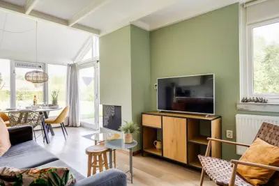 Ferienhaus mit Garten und Pool